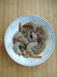色香味俱全的炸虾球做法图解2)