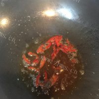 美味佳肴般的木耳炒鸡蛋做法图解5)