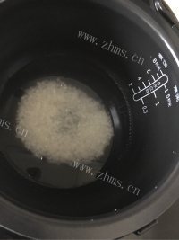 香甜葡萄干大米粥做法图解3)