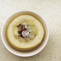 妈妈最爱的川贝炖雪梨做法图解4)