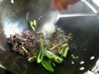 家常菜双椒牛肉做法图解6)