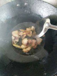 家常菜豆芽炒肉做法图解2)