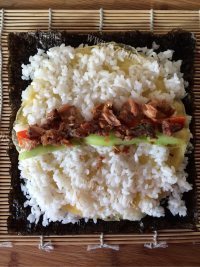 美味的金枪鱼寿司做法图解4)