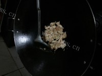 色香味浓的西红柿炒香菇做法图解2)