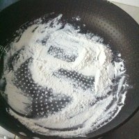 自制紫薯冰皮月饼做法图解4)