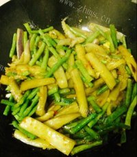 香气浓郁的茄子豆角做法图解6)