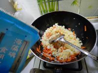美味的胡萝卜炒饭做法图解9)