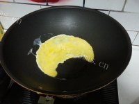 美味佳肴般的鸡蛋炒韭菜做法图解4)