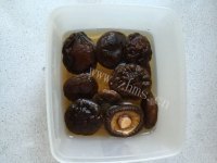 回味无穷的香菇炖鸡汤做法图解3)
