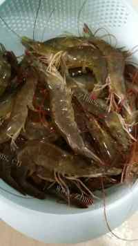 美味的蒜蓉粉丝蒸虾做法图解1)
