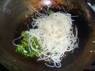 鲜嫩的凉拌豆芽做法图解5)