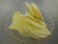 家常菜芹菜炒土豆片做法图解2)