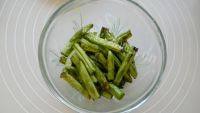 餐厅式干煸四季豆做法图解5)