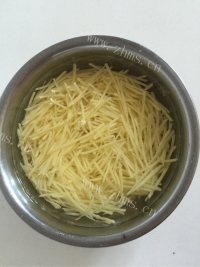 家常蕃茄味土豆丝做法图解2)