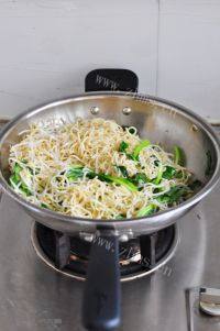 美味的肉丝炒面做法图解6)