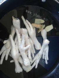 很入味的凉拌凤爪做法图解2)