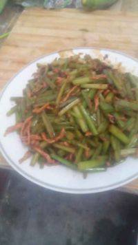 营养丰富的芹菜肉丝