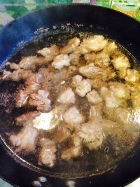 香喷喷的牛肉炖萝卜做法图解3)