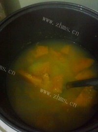 质嫩爽口的南瓜小米粥做法图解5)