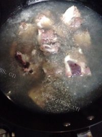 秘制养生牛排汤做法图解1)