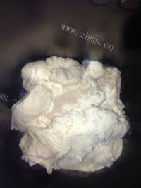 甘脆的牛奶排包做法图解2)