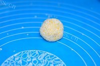 自制南瓜芝麻球做法图解6)