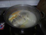 「健康美食」鲫鱼豆腐汤做法图解4)