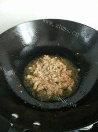 家常菜肉末烧茄子做法图解5)