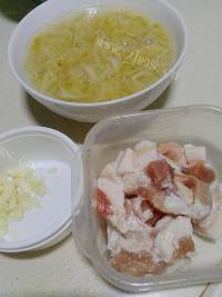 家常菜酸菜五花肉做法图解2)