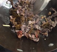家常酸菜炒鸭胗做法图解6)