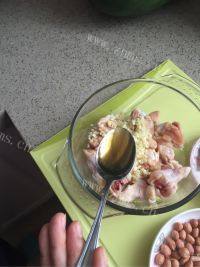 美味的香辣鸡翅根做法图解2)