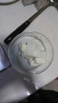 色泽鲜亮的鲫鱼豆腐汤做法图解7)