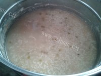 色泽鲜亮的绿豆粥做法图解5)