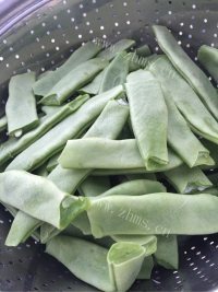 美味扁豆角炖肉做法图解3)