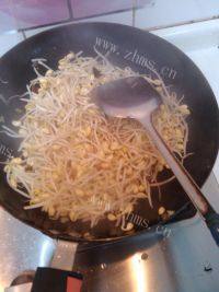 家常菜辣炒黄豆芽做法图解3)