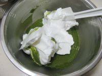 好吃的抹茶草莓奶油蛋糕卷做法图解8)