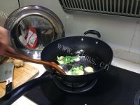 家常菜豆角土豆炖排骨做法图解1)