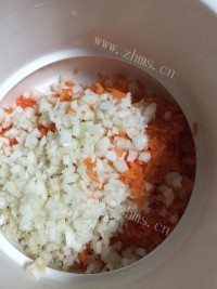 甜甜的马蹄胡萝卜粥做法图解5)