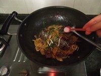 菠萝蜜炒牛肉做法图解7)