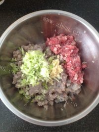 美味的鲅鱼饺子做法图解3)
