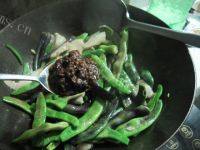 好吃的猪肉炖豆角做法图解6)
