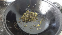 美味的咸菜炒双豆做法图解3)