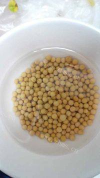 家常菜黄豆炖猪蹄做法图解2)