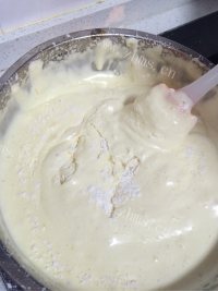诱人的海绵蛋糕做法图解4)