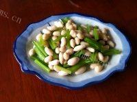 诱人的凉拌芹菜花生米
