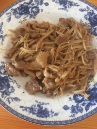 质嫩爽口的金针菇炒肉做法图解9)