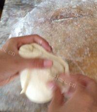 自制发面大饼做法图解8)