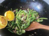 家常菜肉炒青椒做法图解6)
