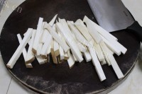 家常菜杏鲍菇烧肉做法图解3)