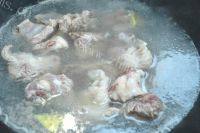 很有食欲的排骨玉米海带汤做法图解6)